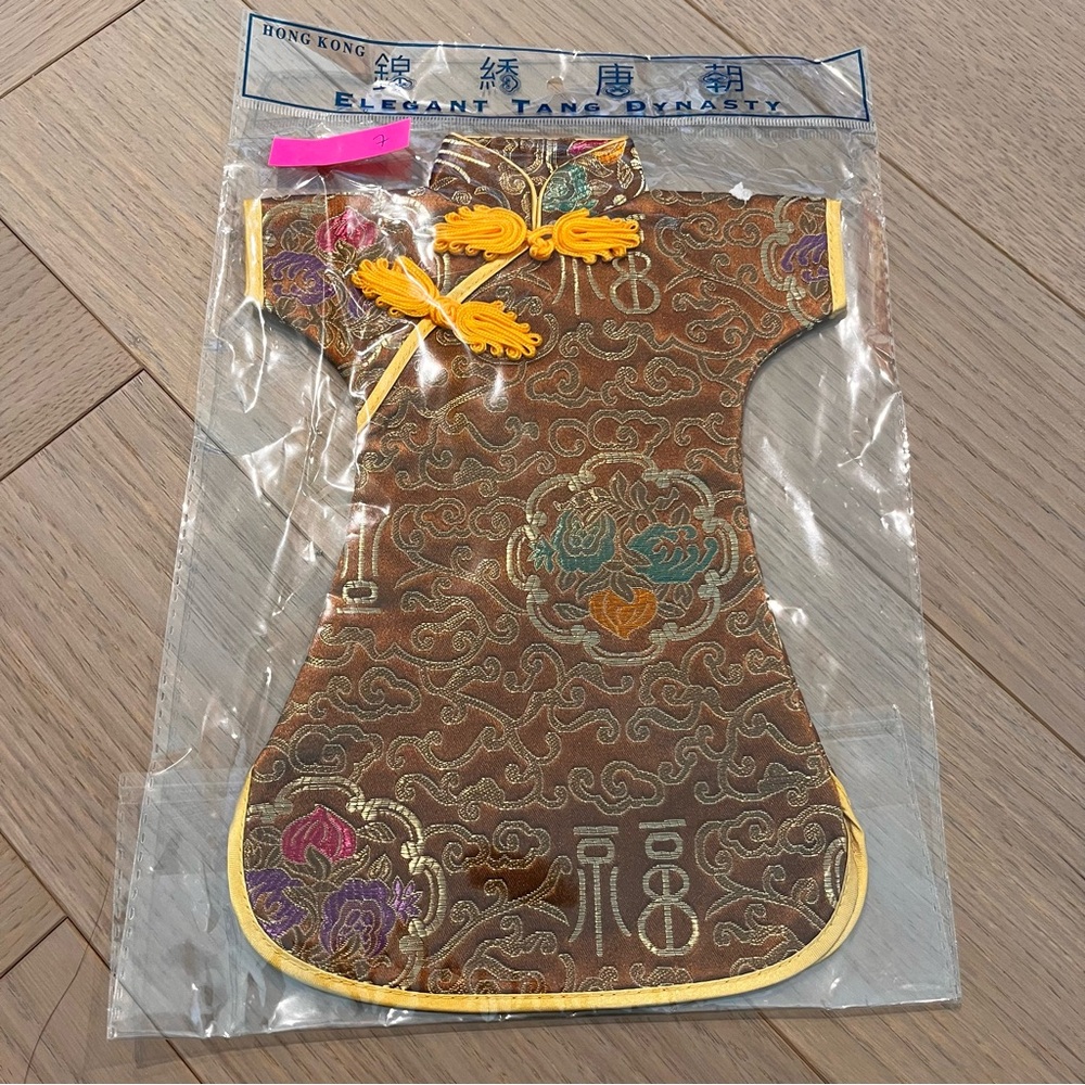 # 7 - WINE BOTTLE COVER - ASIAN COSTUME